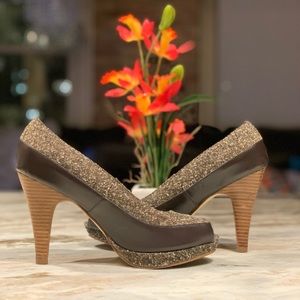 BANANA REPUBLIC TWEED/LEATHER PUMPS